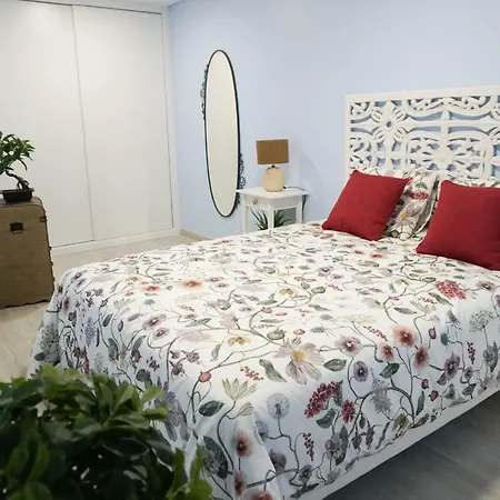 House - Centre Of The Village Apartment *
