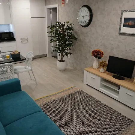 Apartment House - Centre Of The Village *